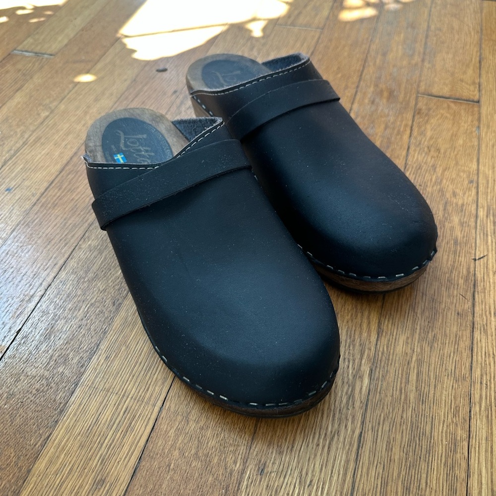 Lotta of Stockholm navy blue clog